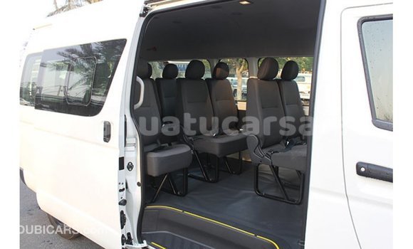 Acheter Import Voiture Toyota Hiace Blanc à Import - Dubai, Malampa Acheter Import Voiture Toyota Hiace Blanc à Import - Dubai, Malampa