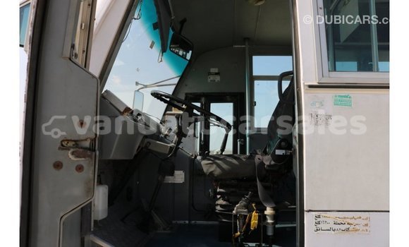 Acheter Import Voiture TATA Xenon Blanc à Import - Dubai, Malampa