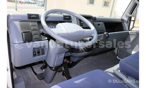 Acheter Import Voiture Mitsubishi Carisma Blanc à Import - Dubai, Malampa