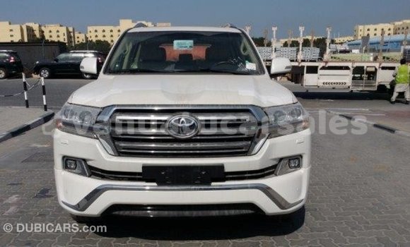 Acheter Import Voiture Toyota Land Cruiser Blanc à Import - Dubai, Malampa Acheter Import Voiture Toyota Land Cruiser Blanc à Import - Dubai, Malampa