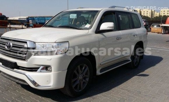 Acheter Import Voiture Toyota Land Cruiser Blanc à Import - Dubai, Malampa Acheter Import Voiture Toyota Land Cruiser Blanc à Import - Dubai, Malampa