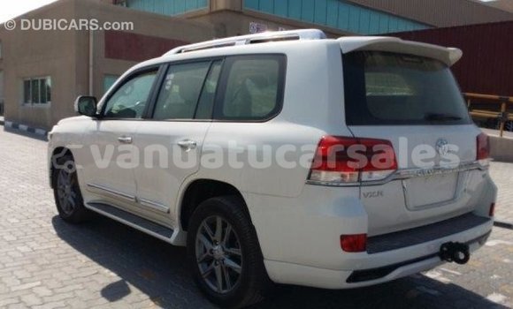 Acheter Import Voiture Toyota Land Cruiser Blanc à Import - Dubai, Malampa Acheter Import Voiture Toyota Land Cruiser Blanc à Import - Dubai, Malampa