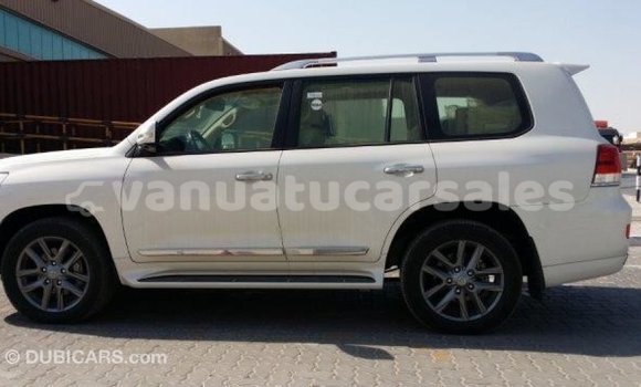 Acheter Import Voiture Toyota Land Cruiser Blanc à Import - Dubai, Malampa Acheter Import Voiture Toyota Land Cruiser Blanc à Import - Dubai, Malampa