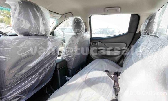 Acheter Import Voiture Mitsubishi L200 Blanc à Import - Dubai, Malampa Acheter Import Voiture Mitsubishi L200 Blanc à Import - Dubai, Malampa