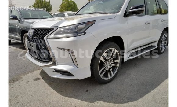 Acheter Import Voiture Lexus LX Blanc à Import - Dubai, Malampa Acheter Import Voiture Lexus LX Blanc à Import - Dubai, Malampa