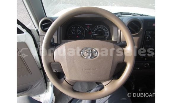 Acheter Import Voiture Toyota Land Cruiser Blanc à Import - Dubai, Malampa Acheter Import Voiture Toyota Land Cruiser Blanc à Import - Dubai, Malampa