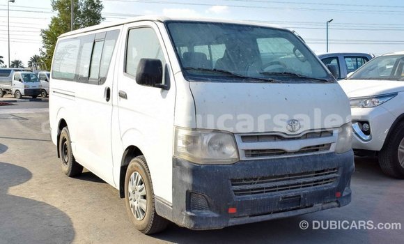 Acheter Import Voiture Toyota Hiace Blanc à Import - Dubai, Malampa Acheter Import Voiture Toyota Hiace Blanc à Import - Dubai, Malampa