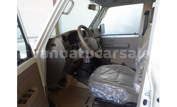 Acheter Import Voiture Toyota Land Cruiser Blanc à Import - Dubai, Malampa Acheter Import Voiture Toyota Land Cruiser Blanc à Import - Dubai, Malampa