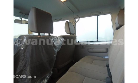 Acheter Import Voiture Toyota Land Cruiser Blanc à Import - Dubai, Malampa Acheter Import Voiture Toyota Land Cruiser Blanc à Import - Dubai, Malampa
