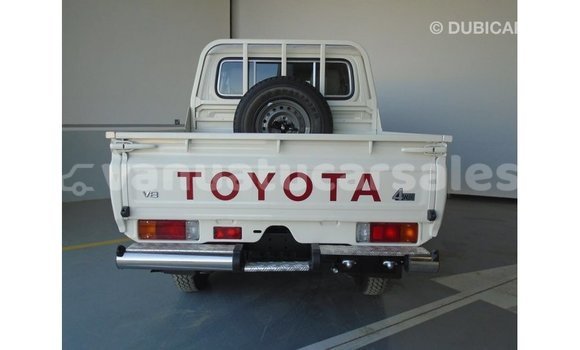 Acheter Import Voiture Toyota Land Cruiser Blanc à Import - Dubai, Malampa Acheter Import Voiture Toyota Land Cruiser Blanc à Import - Dubai, Malampa