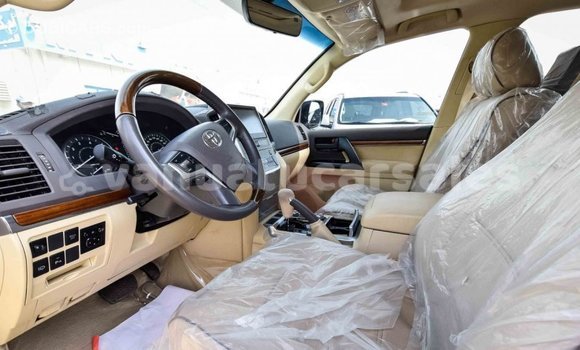 Acheter Import Voiture Toyota Land Cruiser Blanc à Import - Dubai, Malampa Acheter Import Voiture Toyota Land Cruiser Blanc à Import - Dubai, Malampa