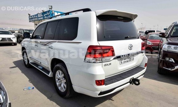 Acheter Import Voiture Toyota Land Cruiser Blanc à Import - Dubai, Malampa Acheter Import Voiture Toyota Land Cruiser Blanc à Import - Dubai, Malampa