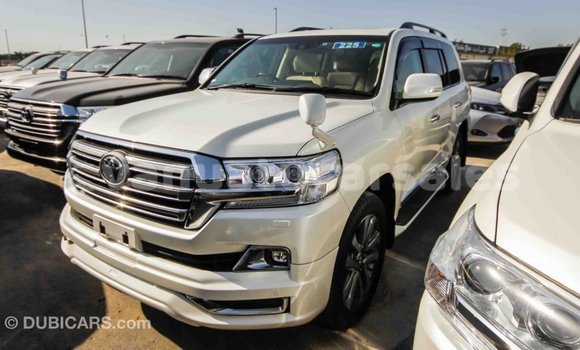 Acheter Import Voiture Toyota Land Cruiser Blanc à Import - Dubai, Malampa Acheter Import Voiture Toyota Land Cruiser Blanc à Import - Dubai, Malampa