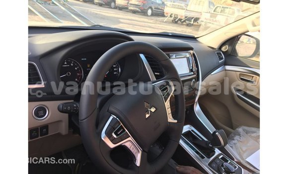 Acheter Import Voiture Mitsubishi Montero Noir à Import - Dubai, Malampa