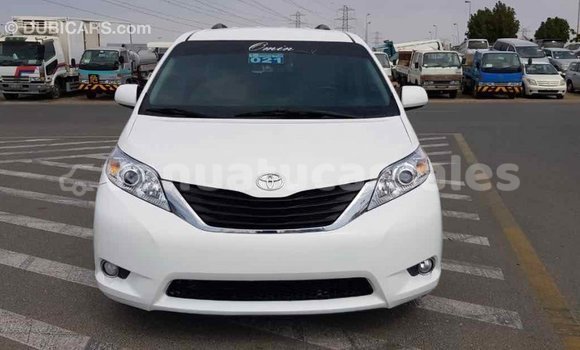 Acheter Import Voiture Toyota Sienna Blanc à Import - Dubai, Malampa Acheter Import Voiture Toyota Sienna Blanc à Import - Dubai, Malampa