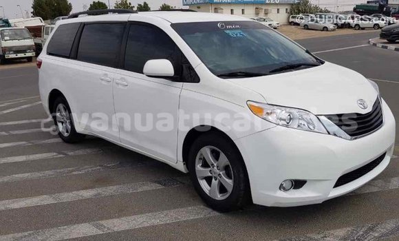 Acheter Import Voiture Toyota Sienna Blanc à Import - Dubai, Malampa Acheter Import Voiture Toyota Sienna Blanc à Import - Dubai, Malampa