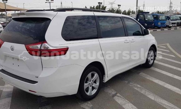 Acheter Import Voiture Toyota Sienna Blanc à Import - Dubai, Malampa Acheter Import Voiture Toyota Sienna Blanc à Import - Dubai, Malampa