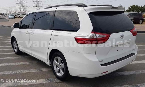 Acheter Import Voiture Toyota Sienna Blanc à Import - Dubai, Malampa Acheter Import Voiture Toyota Sienna Blanc à Import - Dubai, Malampa