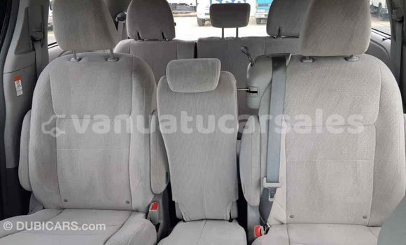 Acheter Import Voiture Toyota Sienna Blanc à Import - Dubai, Malampa Acheter Import Voiture Toyota Sienna Blanc à Import - Dubai, Malampa