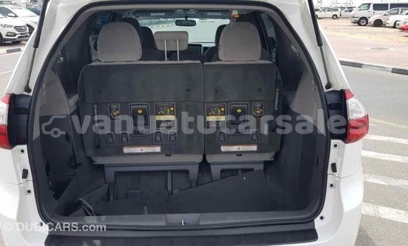 Acheter Import Voiture Toyota Sienna Blanc à Import - Dubai, Malampa Acheter Import Voiture Toyota Sienna Blanc à Import - Dubai, Malampa