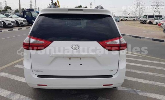 Acheter Import Voiture Toyota Sienna Blanc à Import - Dubai, Malampa Acheter Import Voiture Toyota Sienna Blanc à Import - Dubai, Malampa