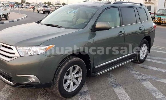 Acheter Import Voiture Toyota Highlander Vert à Import - Dubai, Malampa Acheter Import Voiture Toyota Highlander Vert à Import - Dubai, Malampa