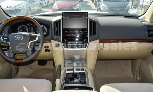 Acheter Import Voiture Toyota Land Cruiser Blanc à Import - Dubai, Malampa Acheter Import Voiture Toyota Land Cruiser Blanc à Import - Dubai, Malampa
