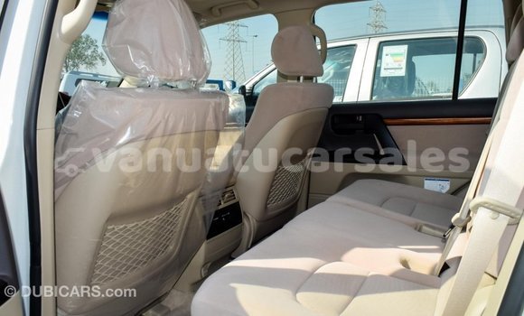 Acheter Import Voiture Toyota Land Cruiser Blanc à Import - Dubai, Malampa Acheter Import Voiture Toyota Land Cruiser Blanc à Import - Dubai, Malampa