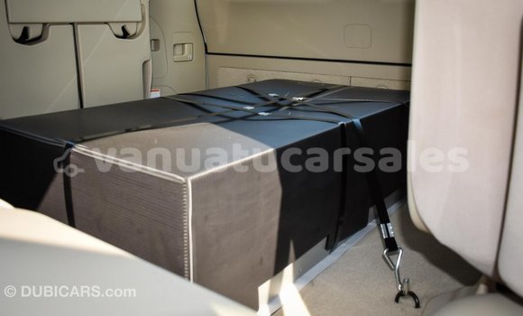 Acheter Import Voiture Toyota Land Cruiser Blanc à Import - Dubai, Malampa Acheter Import Voiture Toyota Land Cruiser Blanc à Import - Dubai, Malampa