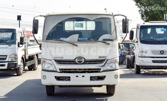 Acheter Import Utilitaire Hino 300 Series Blanc à Import - Dubai, Malampa Acheter Import Utilitaire Hino 300 Series Blanc à Import - Dubai, Malampa