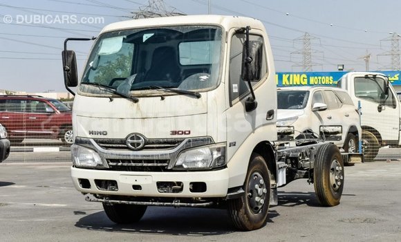 Acheter Import Utilitaire Hino 300 Series Blanc à Import - Dubai, Malampa Acheter Import Utilitaire Hino 300 Series Blanc à Import - Dubai, Malampa