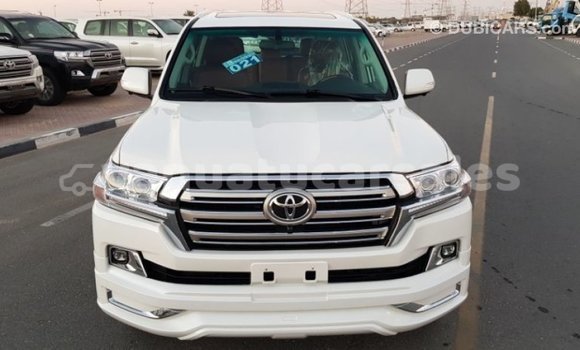 Acheter Import Voiture Toyota Land Cruiser Blanc à Import - Dubai, Malampa Acheter Import Voiture Toyota Land Cruiser Blanc à Import - Dubai, Malampa