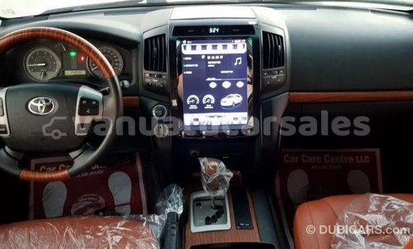 Acheter Import Voiture Toyota Land Cruiser Blanc à Import - Dubai, Malampa Acheter Import Voiture Toyota Land Cruiser Blanc à Import - Dubai, Malampa