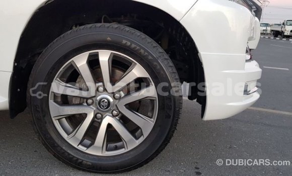 Acheter Import Voiture Toyota Land Cruiser Blanc à Import - Dubai, Malampa Acheter Import Voiture Toyota Land Cruiser Blanc à Import - Dubai, Malampa