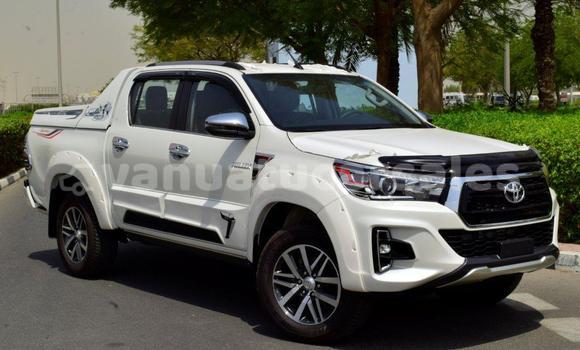 Medium with watermark toyota hilux shefa port vila 515