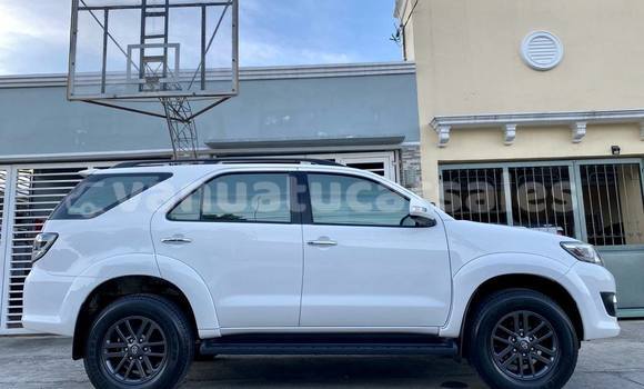 Acheter Occasion Voiture Toyota Fortuner Blanc à Lakatoro, Malampa Acheter Occasion Voiture Toyota Fortuner Blanc à Lakatoro, Malampa