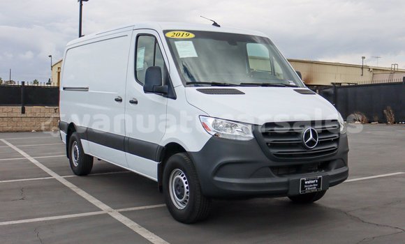 Buy Import Mercedes-Benz 300–Series White Car in Aneghowhat in Tafea