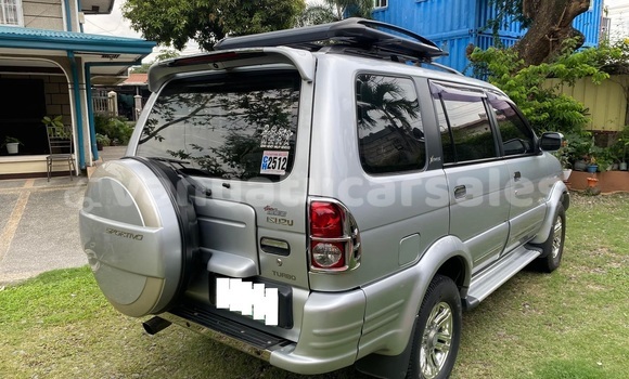 Buy Used Isuzu V-Cross 4x4 Green Car in Aore in Sanma Buy Used Isuzu V-Cross 4x4 Green Car in Aore in Sanma