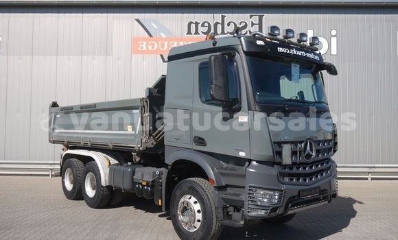 Buy Used Mercedes‒Benz Tipper Green Truck in Port Vila in Shefa Buy Used Mercedes‒Benz Tipper Green Truck in Port Vila in Shefa