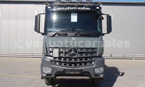 Buy Used Mercedes‒Benz Tipper Green Truck in Port Vila in Shefa Buy Used Mercedes‒Benz Tipper Green Truck in Port Vila in Shefa