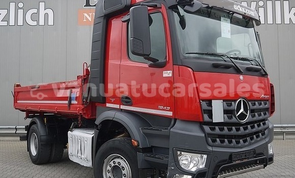 Buy Used Mercedes‒Benz Tipper Red Truck in Port Vila in Shefa Buy Used Mercedes‒Benz Tipper Red Truck in Port Vila in Shefa