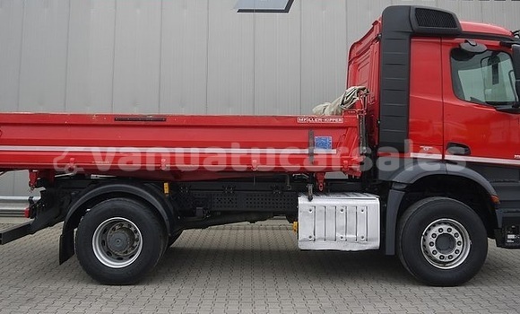 Buy Used Mercedes‒Benz Tipper Red Truck in Port Vila in Shefa Buy Used Mercedes‒Benz Tipper Red Truck in Port Vila in Shefa