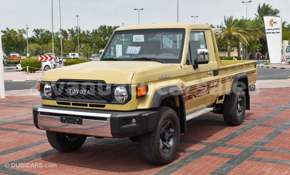 Buy Used Toyota Land Cruiser Beige Car in Luganville in Sanma Buy Used Toyota Land Cruiser Beige Car in Luganville in Sanma