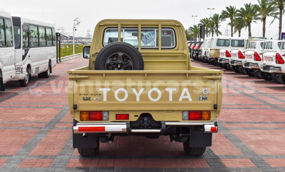 Buy Used Toyota Land Cruiser Beige Car in Luganville in Sanma Buy Used Toyota Land Cruiser Beige Car in Luganville in Sanma
