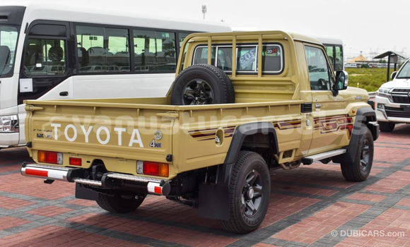 Buy Used Toyota Land Cruiser Beige Car in Luganville in Sanma Buy Used Toyota Land Cruiser Beige Car in Luganville in Sanma