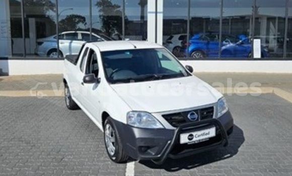 Medium with watermark nissan np 300 shefa port vila 598