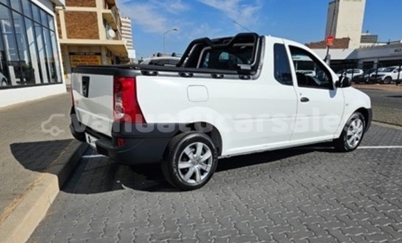 Buy Used Nissan NP 300 White Car in Port Vila in Shefa Buy Used Nissan NP 300 White Car in Port Vila in Shefa