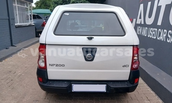 Buy Used Nissan NP 300 White Car in Port Vila in Shefa Buy Used Nissan NP 300 White Car in Port Vila in Shefa