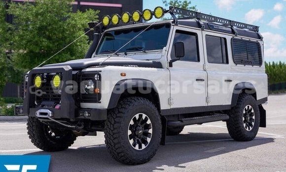 Buy Used Land Rover Defender White Car in Luganville in Sanma Buy Used Land Rover Defender White Car in Luganville in Sanma