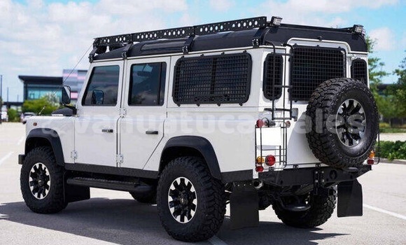 Buy Used Land Rover Defender White Car in Luganville in Sanma Buy Used Land Rover Defender White Car in Luganville in Sanma